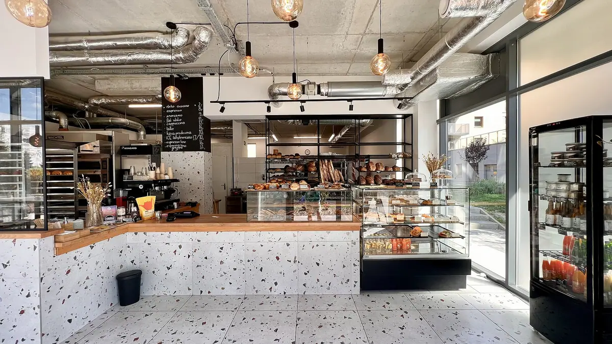 Halletts – bakery in Paignton town centre